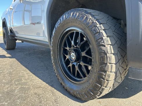 Used 2024 GMC Sierra 2500 AT4 w/ AT4 Premium Plus Package AWD/4WD image 12
