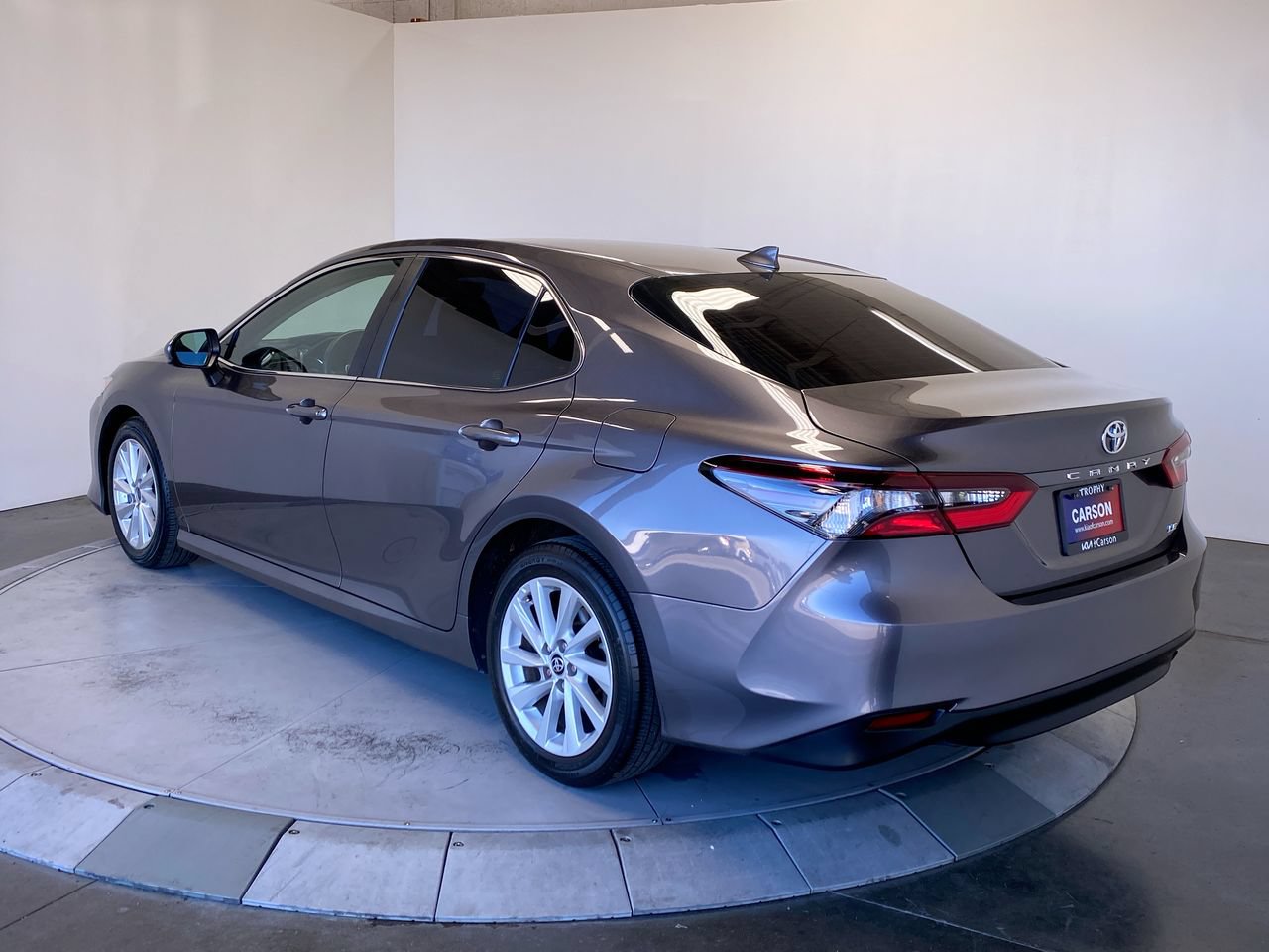 Used 2022 Toyota Camry LE FWD image 3