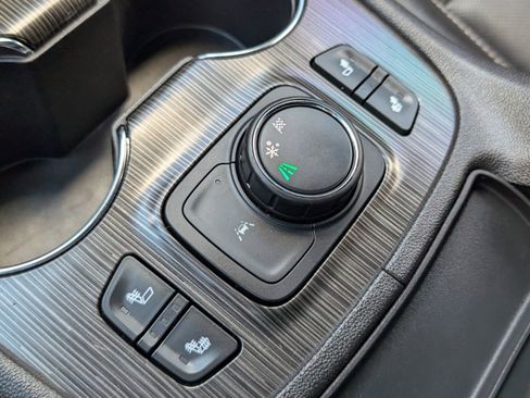 Used 2023 GMC Acadia SLT image 44