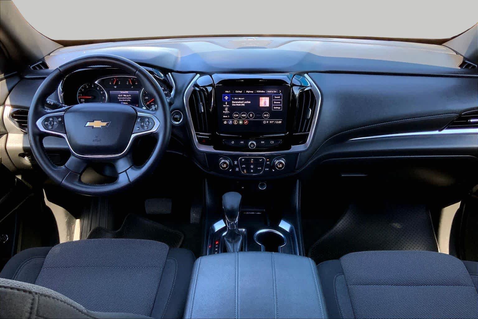 Used 2022 Chevrolet Traverse LT FWD image 16