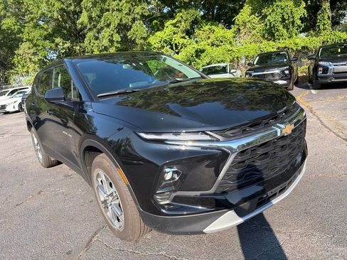 Used 2025 Chevrolet Blazer LT FWD image 3