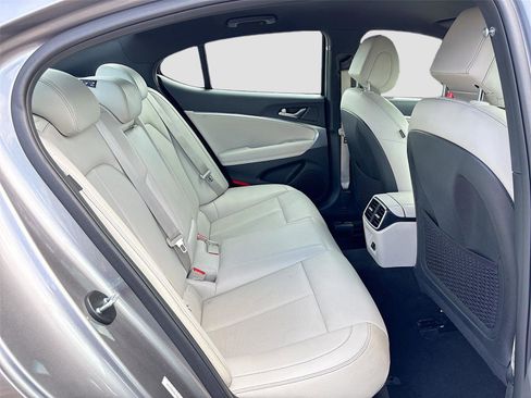 Used 2025 Genesis G70 2.5T RWD image 27