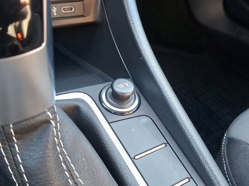 Certified 2025 Volkswagen Jetta Sport image 24