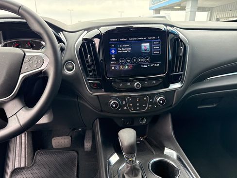 Used 2023 Chevrolet Traverse LT image 18