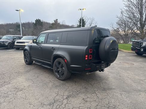 Used 2025 Land Rover Defender 130 X-Dynamic SE image 3