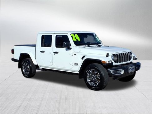 Used 2024 Jeep Gladiator Sport w/ Premium Package image 2