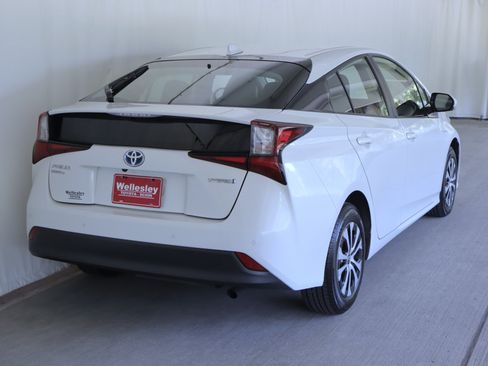 Used 2019 Toyota Prius LE AWD/4WD image 6