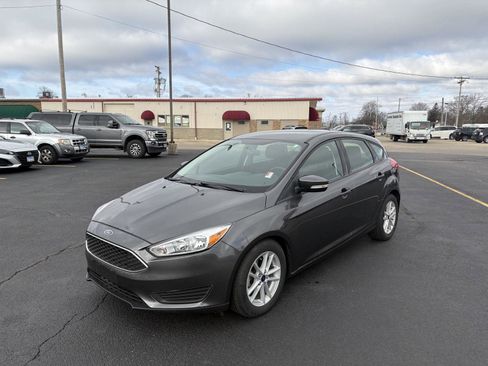 Used 2018 Ford Focus SE w/ Cold Weather Package image 4
