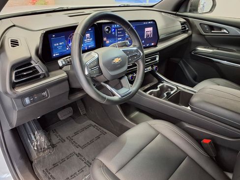 Used 2026 Chevrolet Traverse LT FWD image 18