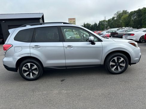 Used 2017 Subaru Forester 2.5i Premium AWD/4WD image 2