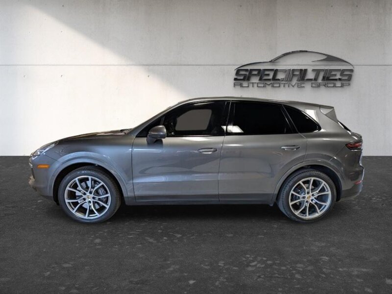 Used 2023 Porsche Cayenne w/ Premium Package AWD/4WD image 7