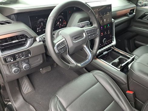Used 2025 GMC Yukon Denali AWD/4WD image 9