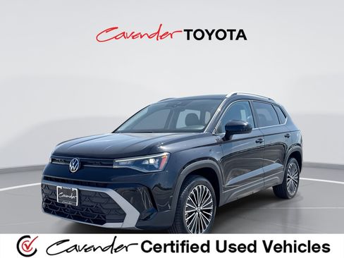 Used 2026 Volkswagen Taos SE FWD image 1