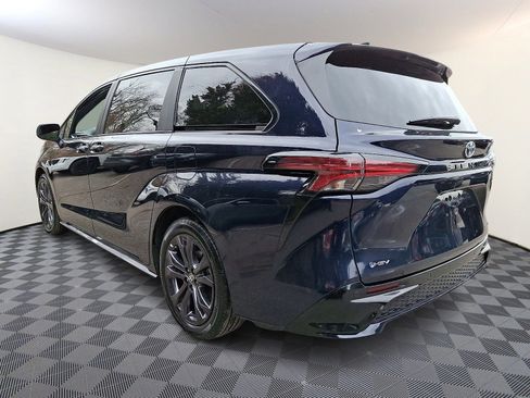 Certified 2025 Toyota Sienna XSE image 4