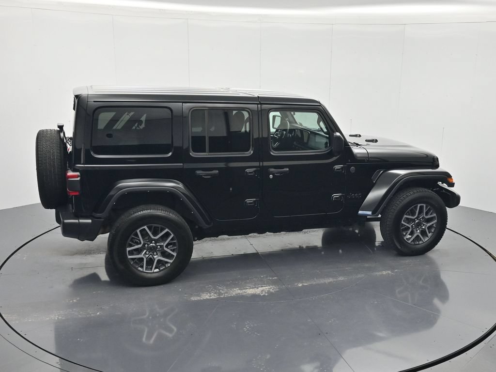 Used 2025 Jeep Wrangler Unlimited Sahara AWD/4WD image 31