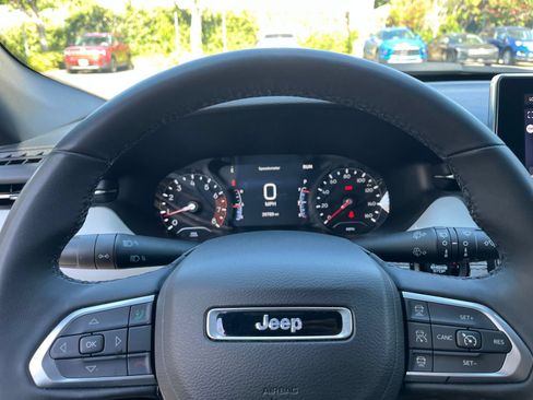 Used 2025 Jeep Compass Limited AWD/4WD image 29