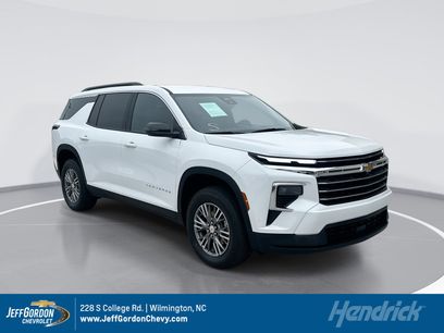 Used 2025 Chevrolet Traverse LT