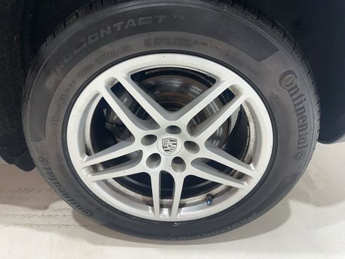 Used 2021 Porsche Macan Base image 32