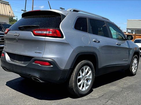 Used 2015 Jeep Cherokee Latitude w/ Cold Weather Group AWD/4WD image 6