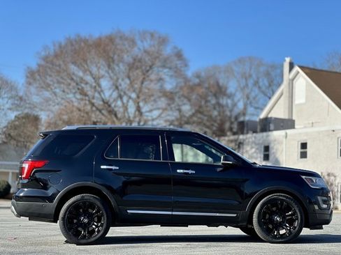 Used 2017 Ford Explorer Platinum image 4