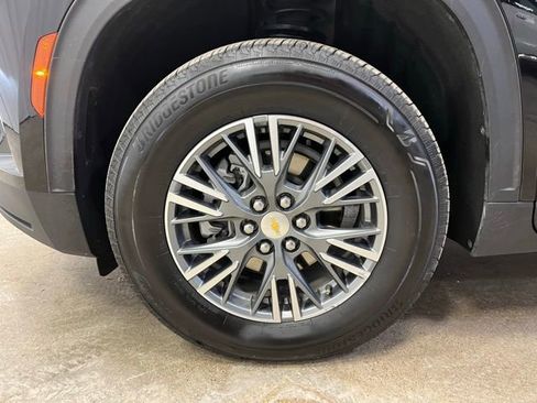 Used 2025 Chevrolet Traverse LT image 29