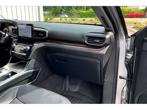 Used 2023 Ford Explorer Limited AWD/4WD image 16