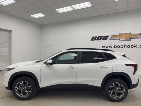 New 2026 Chevrolet Trax LT w/ Driver Confidence Package image 8