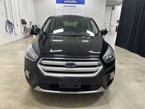 Used 2019 Ford Escape SE image 3