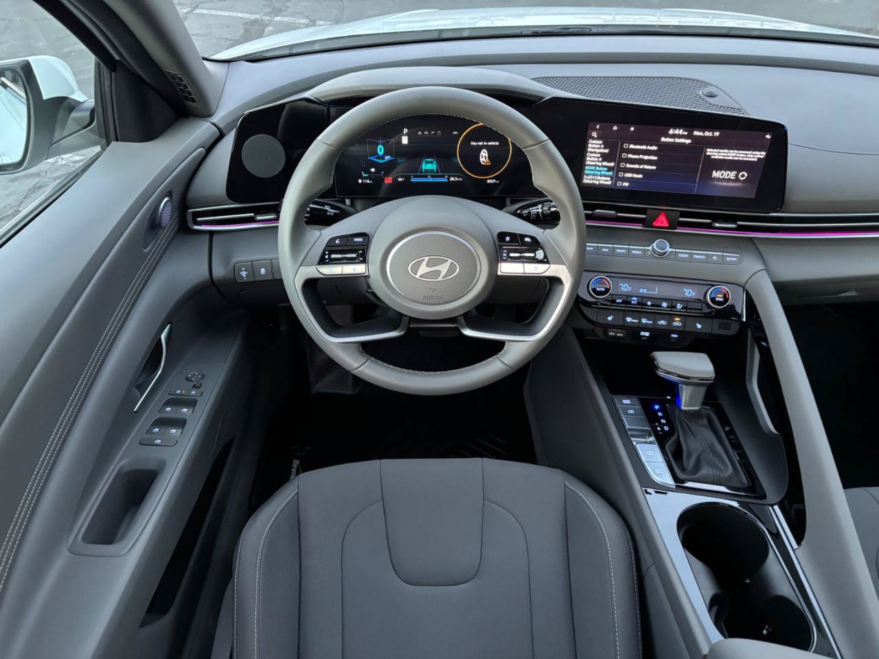 Used 2024 Hyundai Elantra SEL w/ Convenience Package FWD image 4