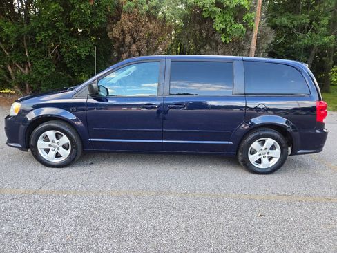 Used 2013 Dodge Grand Caravan SE FWD image 4