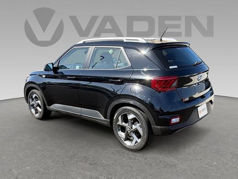 Used 2024 Hyundai Venue SEL image 18