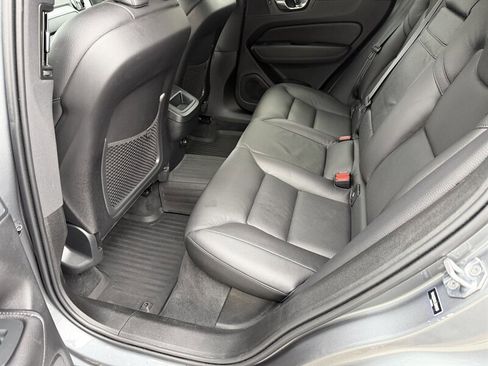 Used 2020 Volvo XC60 T5 Momentum image 23