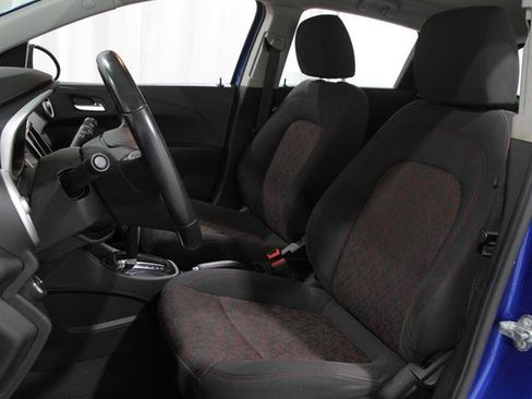 Used 2018 Chevrolet Sonic LT w/ Convenience Package image 5