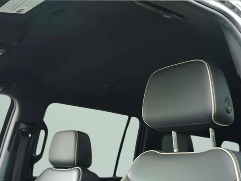 Used 2024 Chevrolet Suburban Premier image 56