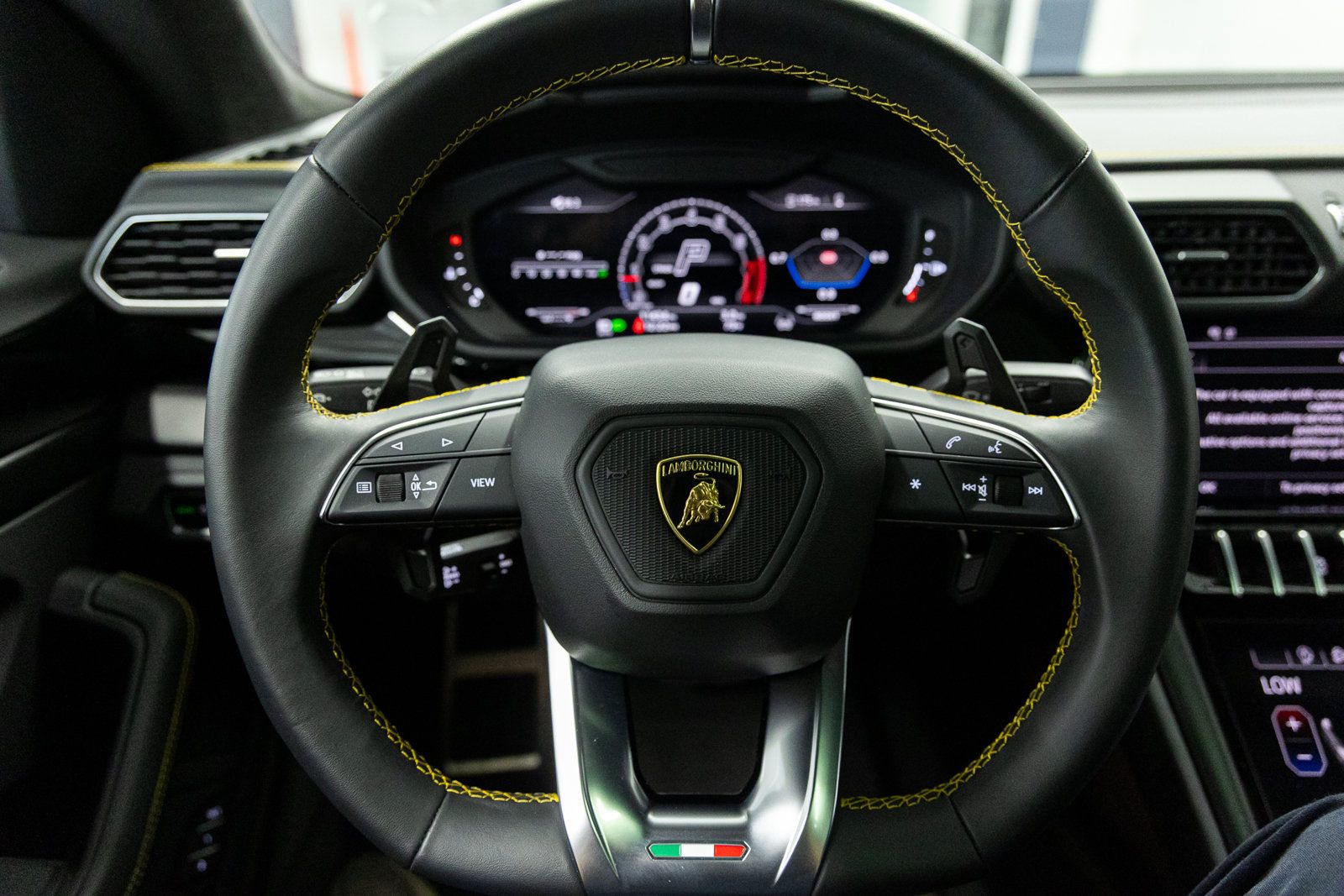 Used 2024 Lamborghini Urus S AWD/4WD image 34
