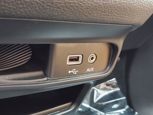 Used 2019 Chrysler Pacifica Limited w/ Tire & Wheel Group image 23