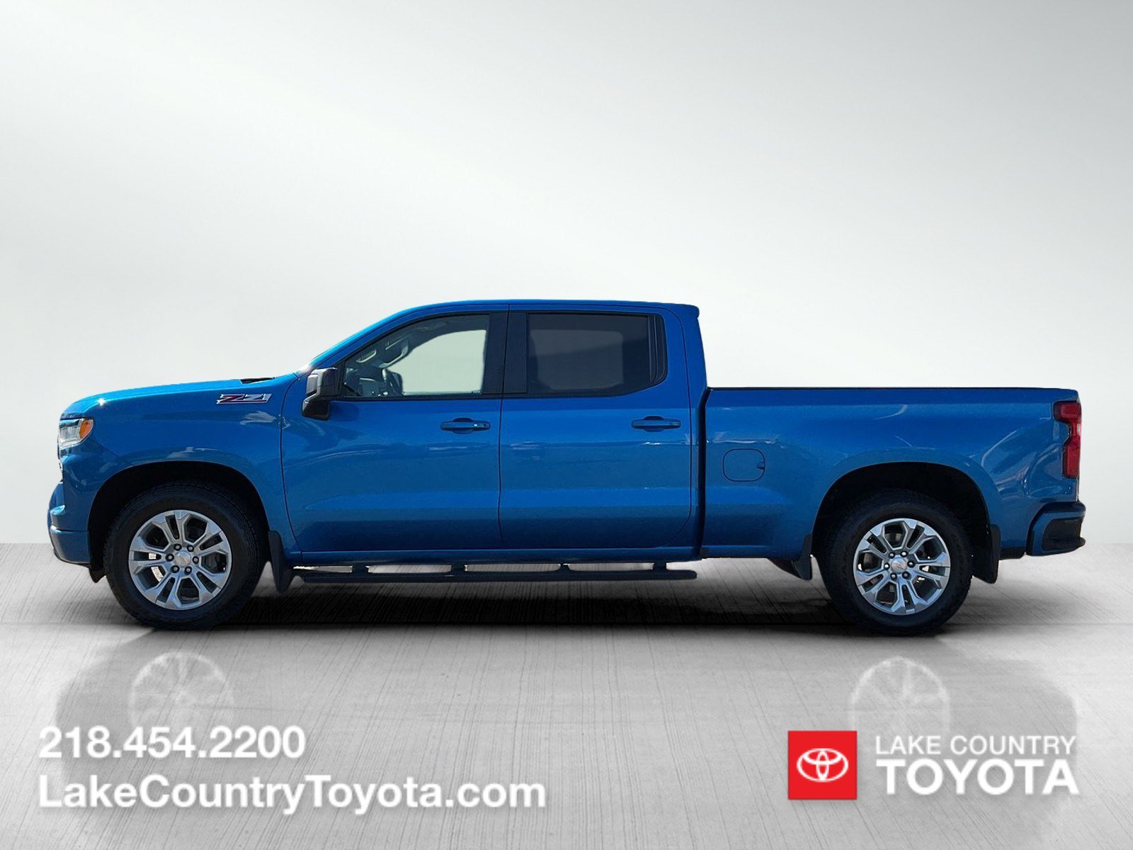 Used 2023 Chevrolet Silverado 1500 RST w/ Z71 Off-Road Package AWD/4WD image 2
