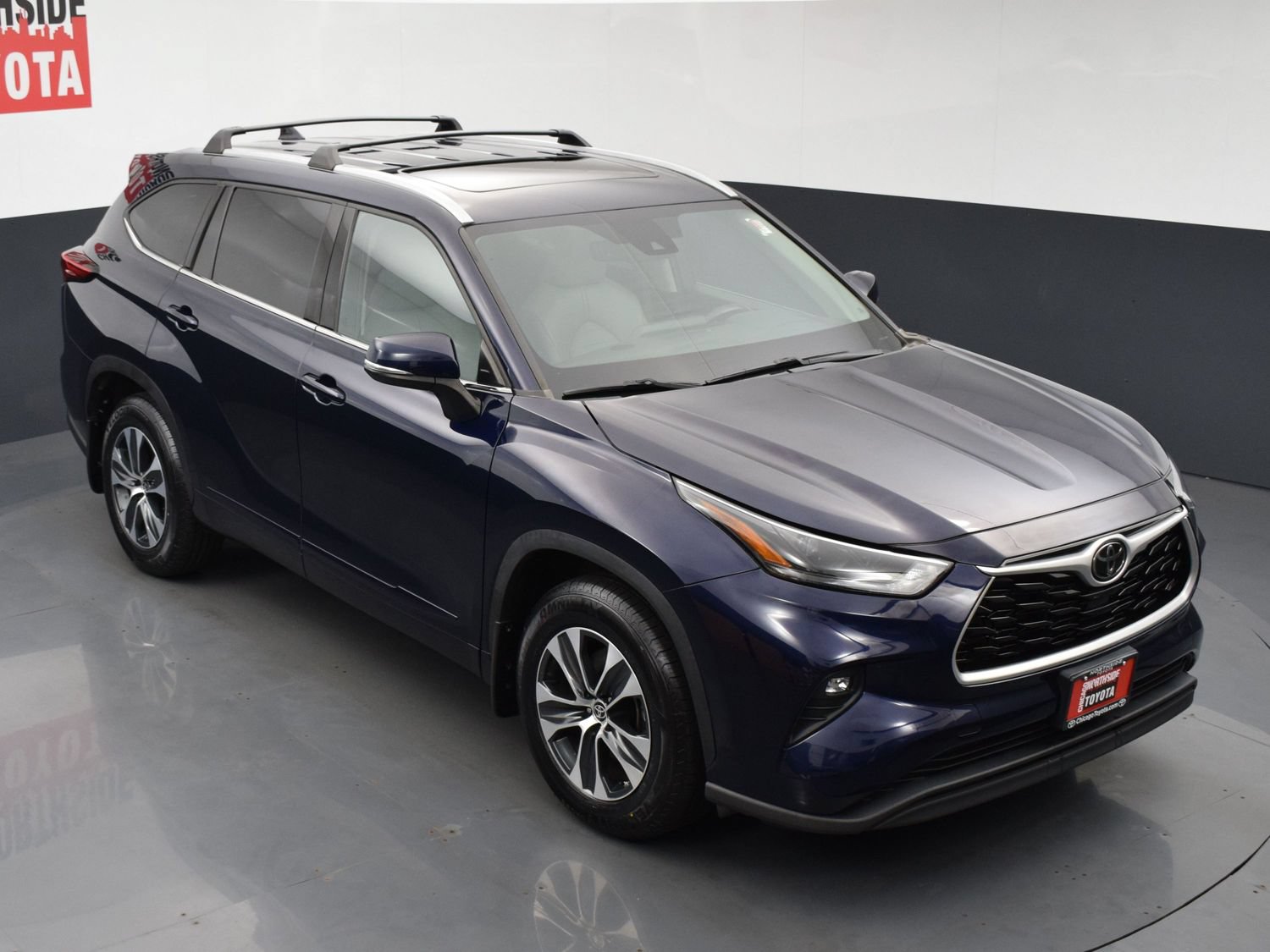 Used 2022 Toyota Highlander XLE AWD/4WD image 27