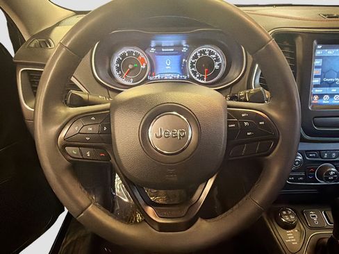 Used 2022 Jeep Cherokee Trailhawk w/ Premium Leather Package AWD/4WD image 18