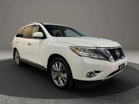 Used 2016 Nissan Pathfinder Platinum image 2