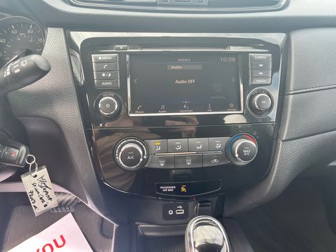 Used 2018 Nissan Rogue S image 21