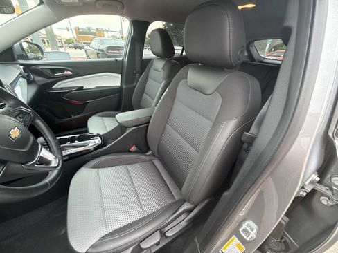 Certified 2024 Chevrolet Trax LT w/ Driver Confidence Package FWD image 18