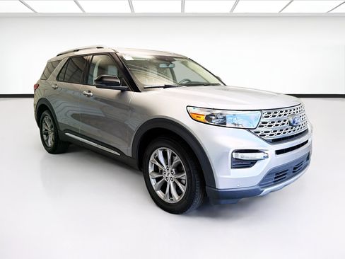 Used 2023 Ford Explorer Limited w/ Equipment Group 301A RWD image 3