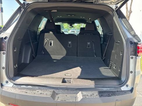 Used 2023 Chevrolet Traverse LT AWD/4WD image 22