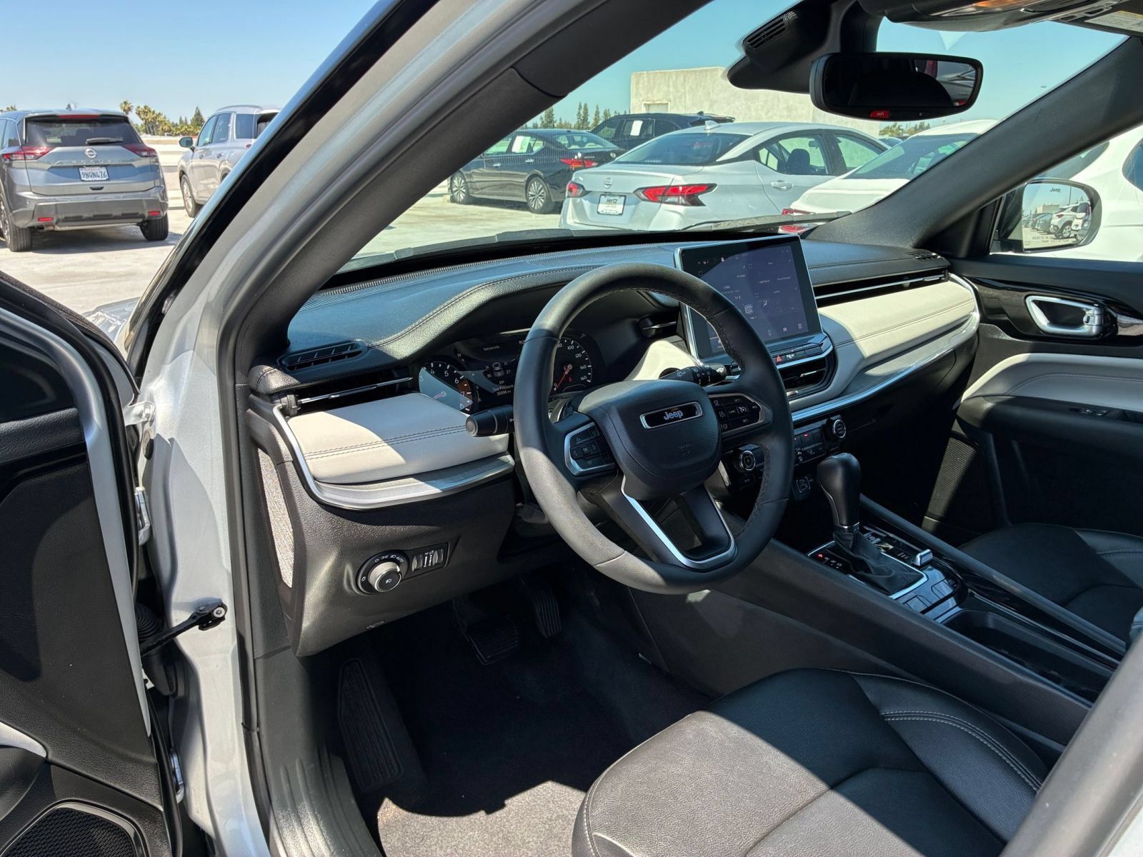 Used 2025 Jeep Compass Limited AWD/4WD image 34