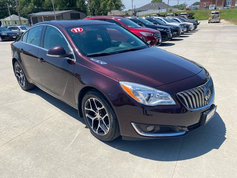 Used 2017 Buick Regal Sport Touring FWD image 4
