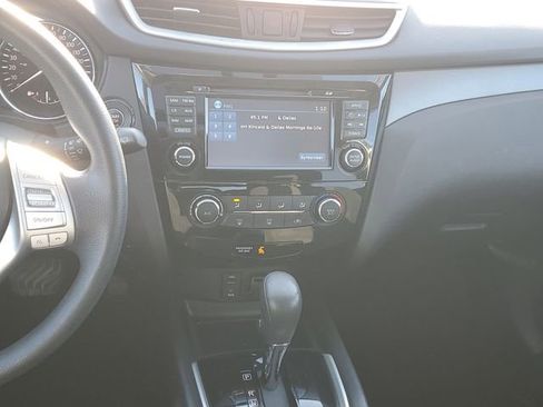 Used 2016 Nissan Rogue SV image 14