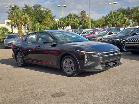Certified 2025 Kia K4 LX image 2