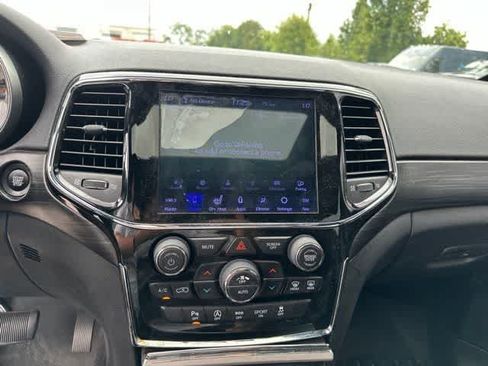 Used 2019 Jeep Grand Cherokee Altitude AWD/4WD image 9