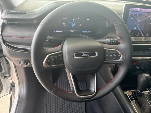 Used 2023 Jeep Compass Trailhawk w/ Trailhawk Elite Group AWD/4WD image 10